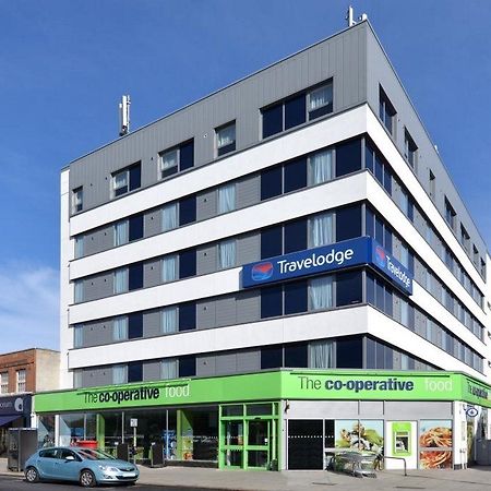 Travelodge London Raynes Park Exteriör bild